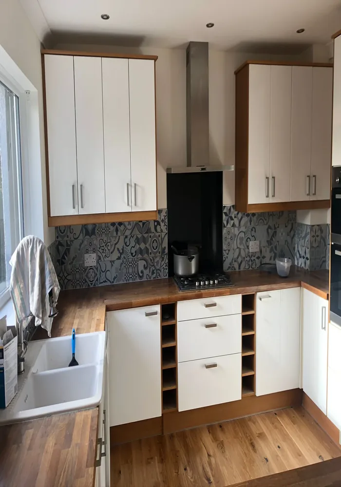 Fitted kitchen with oak worktops — All Aspects Construction, Cardiff